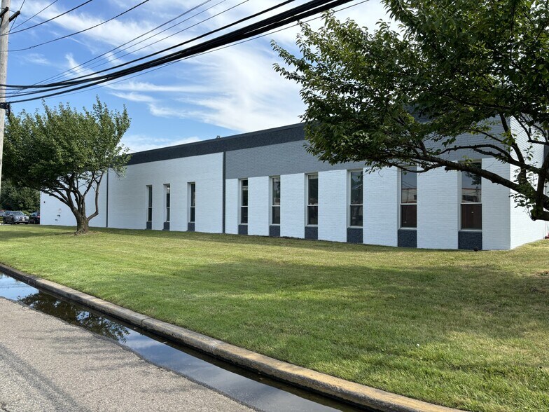 333 Veterans Blvd, Carlstadt, NJ à louer - Photo de l’immeuble – Image 1 sur 2