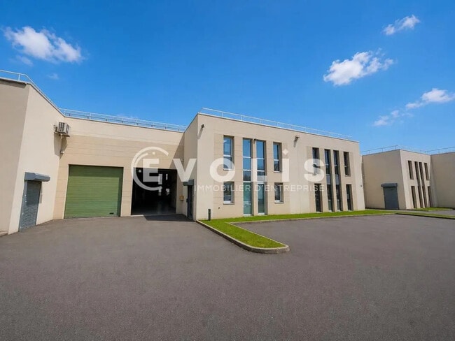 Plus de détails pour 62 Boulevard De Beaubourg, Émerainville - Bureau, Local d'activités à louer