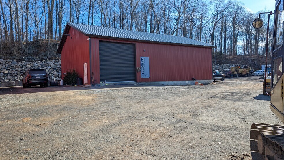 90 Ciro Rd, North Branford, CT à louer - Photo de l’immeuble – Image 2 sur 7