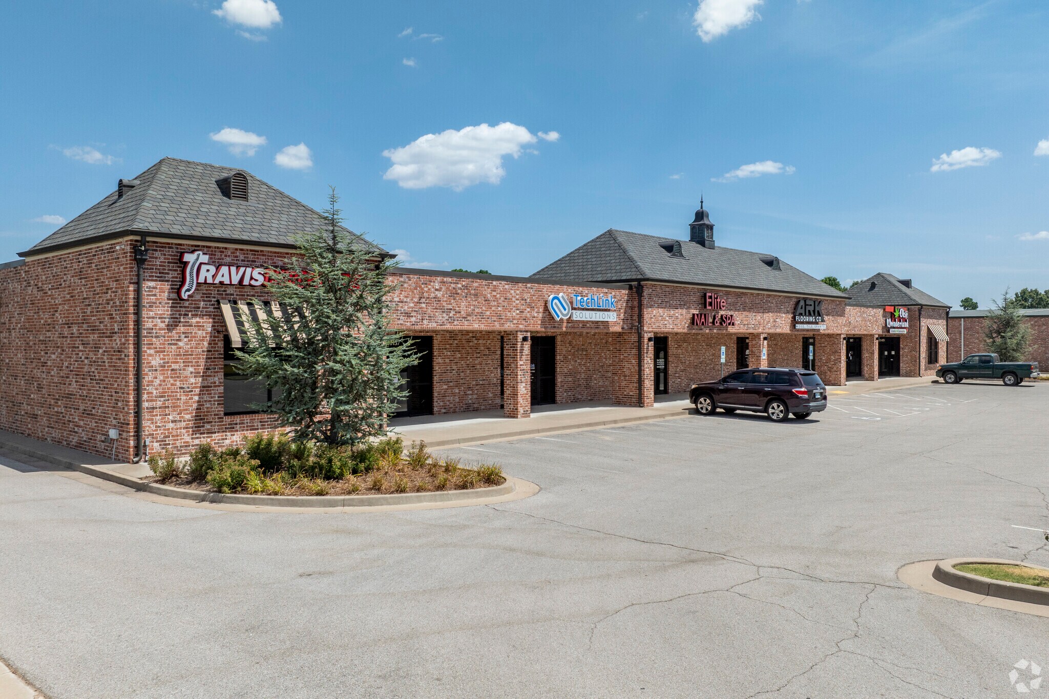 10133-10149 Riverside Pky, Tulsa, OK à louer Photo principale– Image 1 sur 7