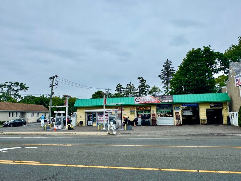 455 Montauk Hwy, West Islip, NY à vendre - Photo de l’immeuble – Image 2 sur 4