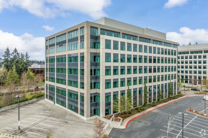 3003 160th Ave SE, Bellevue, WA à louer - Photo de l’immeuble – Image 2 sur 5