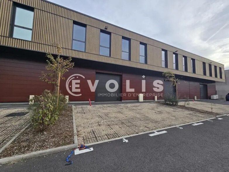 Local d'activités dans Marcoussis à vendre - Photo de l’immeuble – Image 3 sur 10