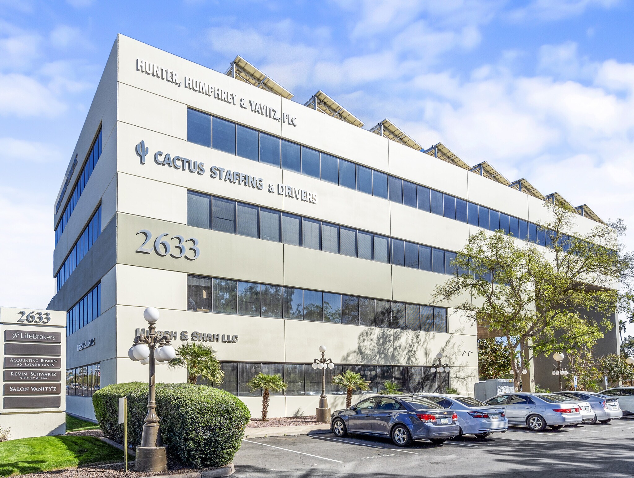 2633 E Indian School Rd, Phoenix, AZ à louer Photo de l’immeuble– Image 1 sur 10