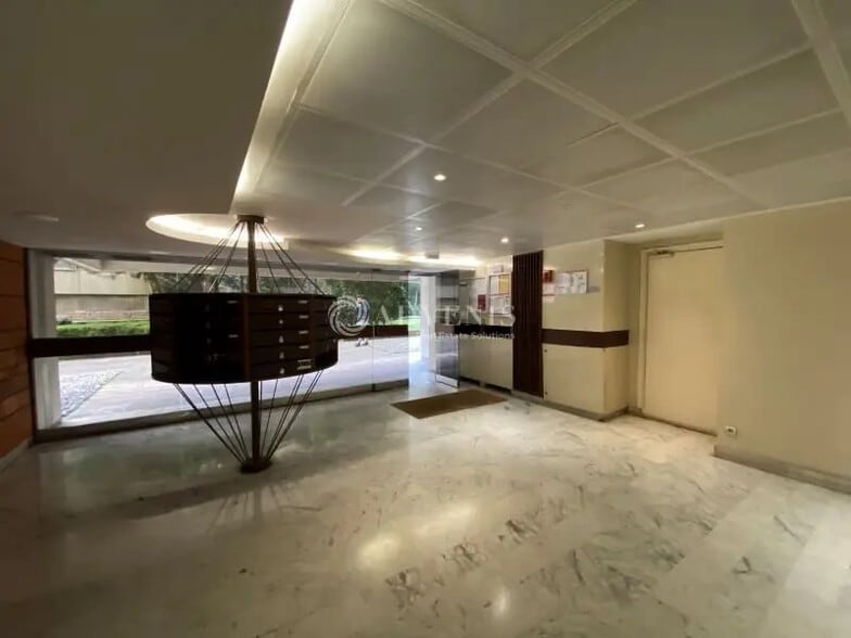 Bureau dans Paris à louer - Photo de l’immeuble – Image 2 sur 13