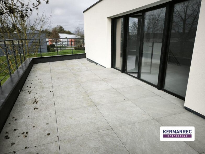 Local d’activités dans Noyal-Châtillon-sur-Seiche à louer - Photo de l’immeuble – Image 2 sur 5