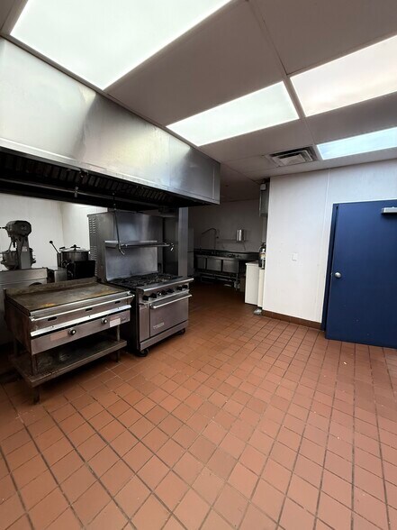 4345 W Division St, Chicago, IL à louer - Photo intérieure – Image 3 sur 8