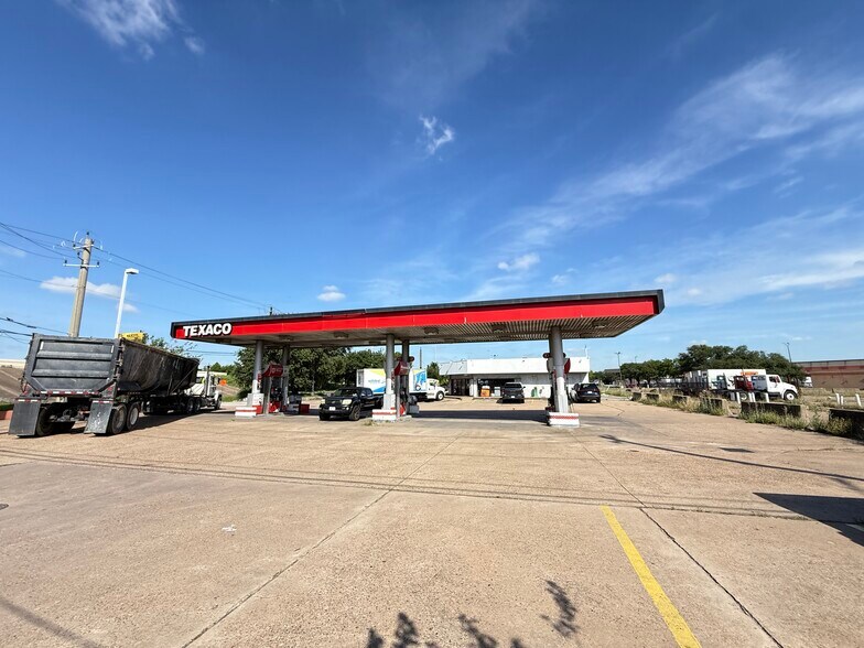 8899 North Loop E, Houston, TX à vendre - Photo de l’immeuble – Image 2 sur 43