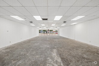 6003 Bellaire Blvd, Houston, TX à louer Photo intérieure– Image 1 sur 3