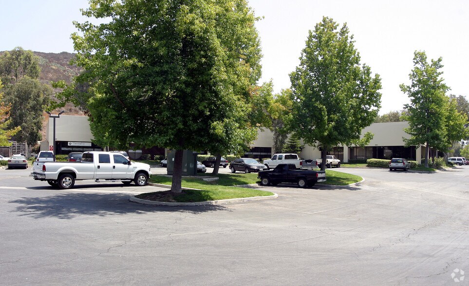 3825-3875 Old Conejo Rd, Newbury Park, CA à louer - Photo de l’immeuble – Image 2 sur 4