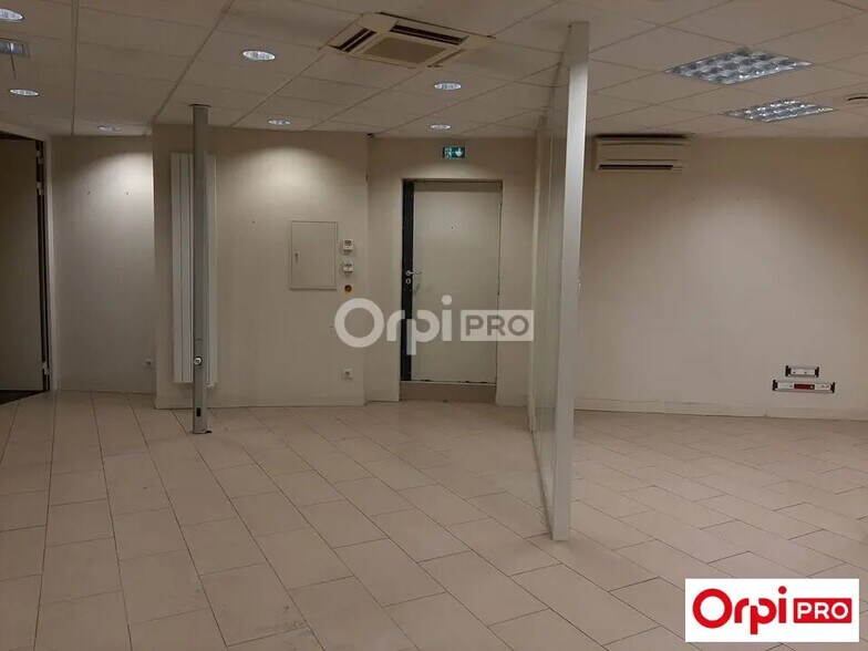 Local commercial dans Bourg-lès-Valence à louer - Photo intérieure – Image 1 sur 7