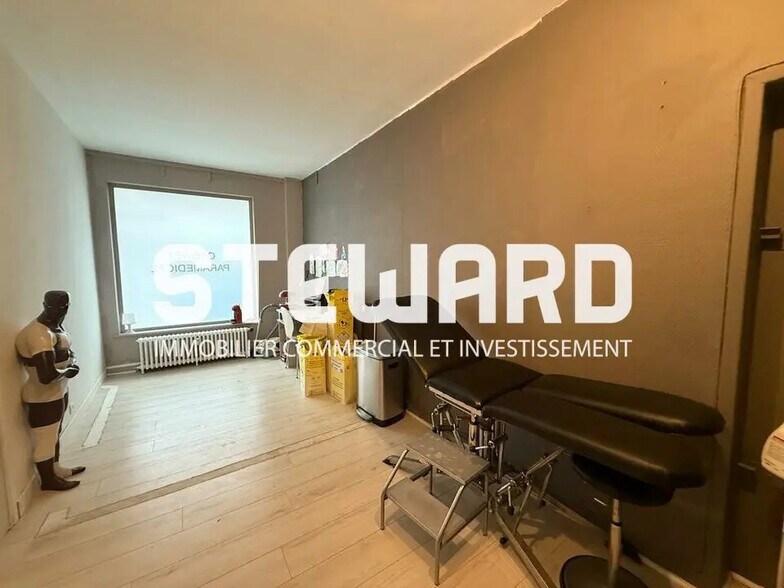 Local commercial dans La Madeleine à louer - Photo de l’immeuble – Image 3 sur 11