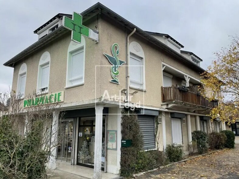 Local commercial dans Chartrettes à vendre - Photo de l’immeuble – Image 2 sur 2