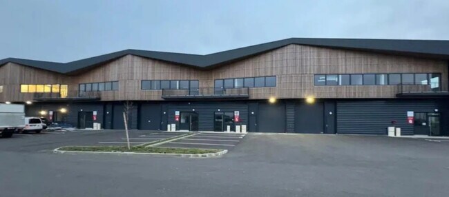 Plus de détails pour Local d’activités à vendre