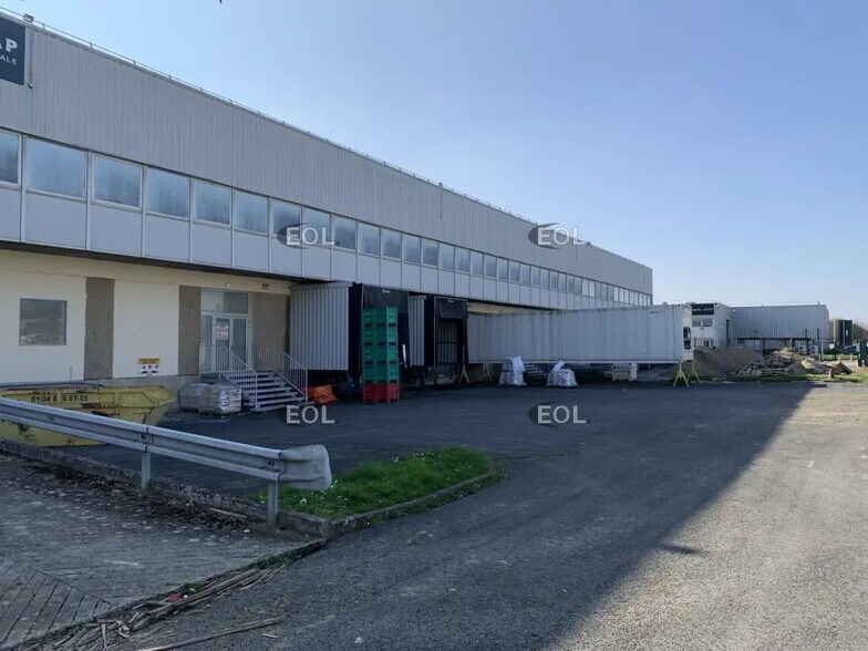 Industriel/Logistique dans Sucy-en-Brie à louer - Photo de l’immeuble – Image 1 sur 6