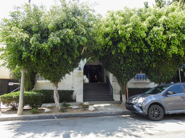 1439 N Curson Ave, Los Angeles, CA à vendre - Photo de l’immeuble – Image 2 sur 33