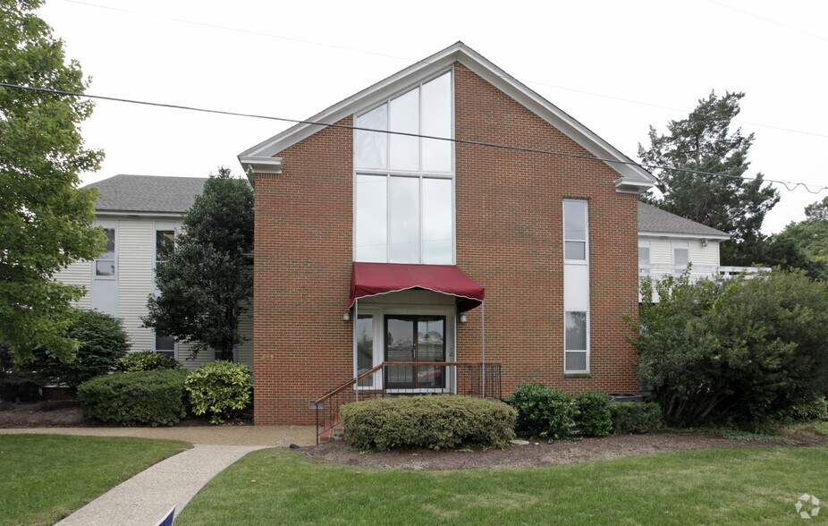 629 Wesley Dr, Virginia Beach, VA à vendre - Photo de l’immeuble – Image 2 sur 4