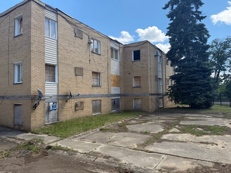 820-830 Merton Rd, Detroit, MI à vendre - Photo de l’immeuble – Image 2 sur 11