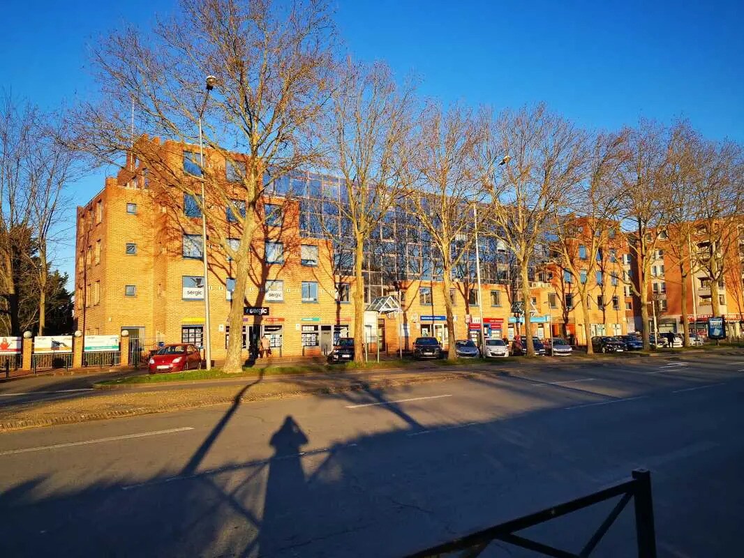 Bureau dans Évry-Courcouronnes à vendre Photo de l’immeuble– Image 1 sur 11