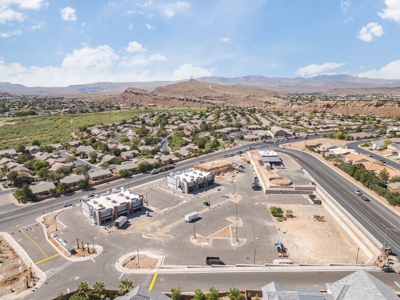 2505 S River Rd, St George, UT à louer - Photo de l’immeuble – Image 2 sur 6
