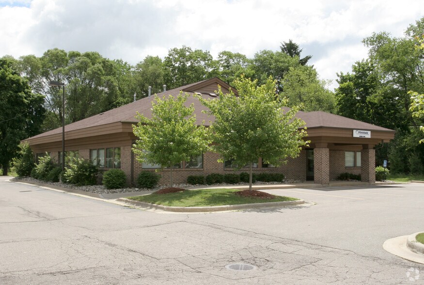6102 Abbott Rd, East Lansing, MI à louer - Photo principale – Image 1 sur 4