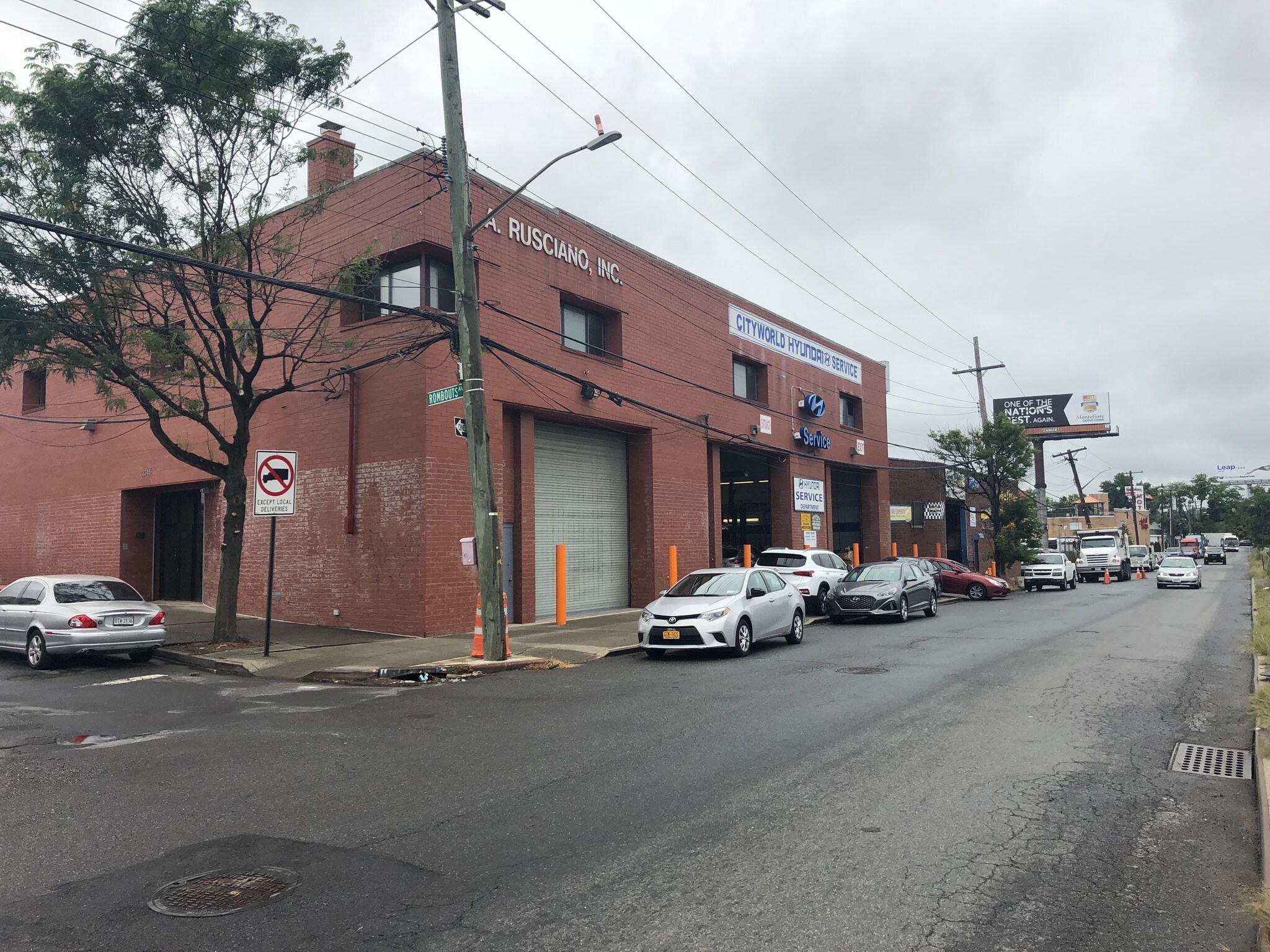 2245-2249 New England Thruway, Bronx, NY à louer Photo de l’immeuble– Image 1 sur 3