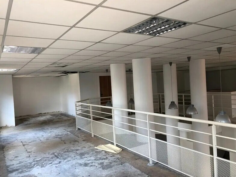 Local commercial dans Courbevoie à louer - Photo de l’immeuble – Image 2 sur 10