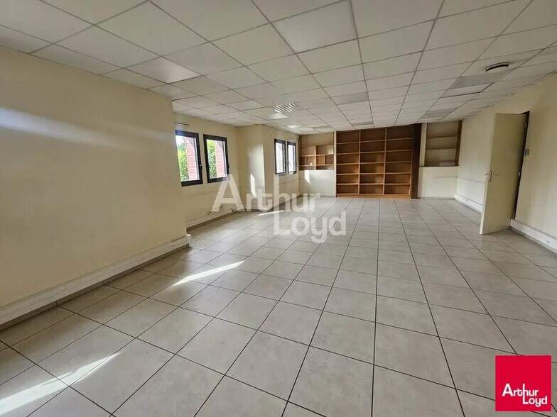 Bureau dans Écouflant à louer - Photo de l’immeuble – Image 1 sur 4