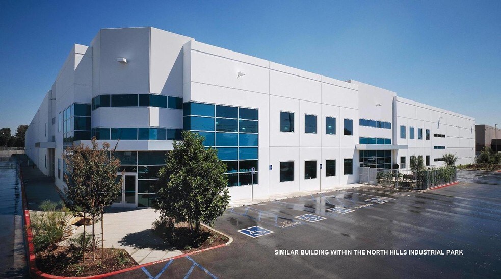 16719 Schoenborn St, North Hills, CA à louer - Photo de l’immeuble – Image 3 sur 18