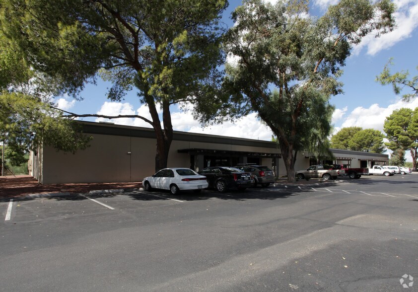 2010 N Forbes Blvd, Tucson, AZ à louer - Photo de l’immeuble – Image 3 sur 6