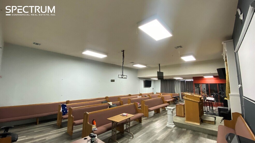 7250-7256 Reseda Blvd, Reseda, CA à louer - Photo de l’immeuble – Image 3 sur 3