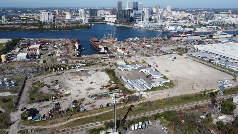 1650 Hemlock St, Tampa, FL à louer - Photo de l’immeuble – Image 3 sur 5