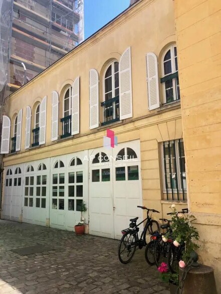 Bureau dans Versailles à louer - Photo de l’immeuble – Image 1 sur 8