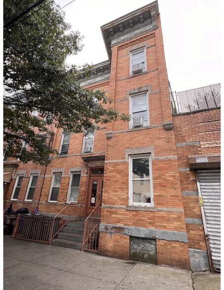 862 Woodward Ave, Ridgewood, NY à vendre - Photo principale – Image 1 sur 19