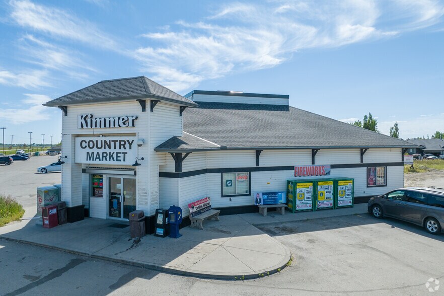 708 Centre St, Rocky View No 44, AB à louer - Photo de l’immeuble – Image 2 sur 5