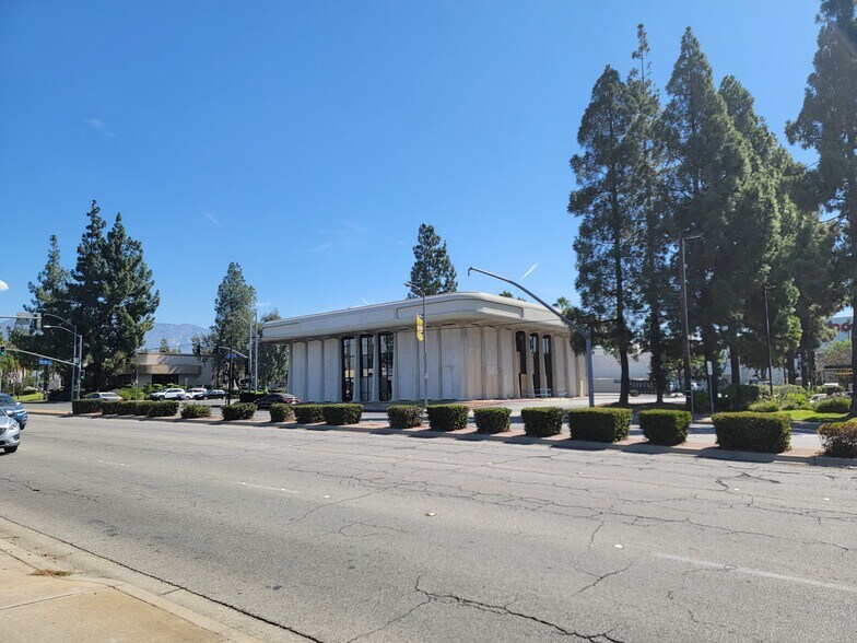 9133 Central Ave, Montclair, CA à louer - Photo de l’immeuble – Image 1 sur 8