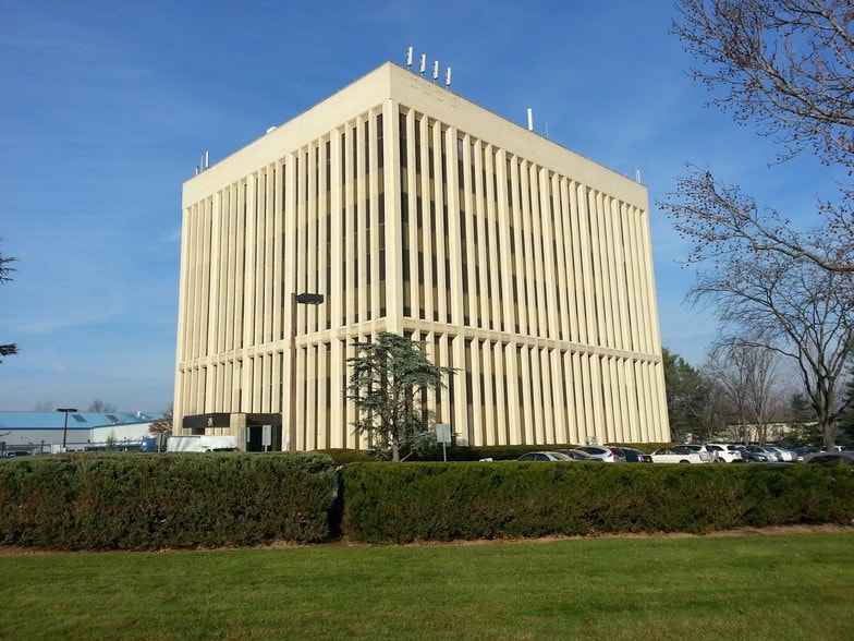 20 Squadron Blvd, New City, NY à louer - Photo principale – Image 1 sur 18