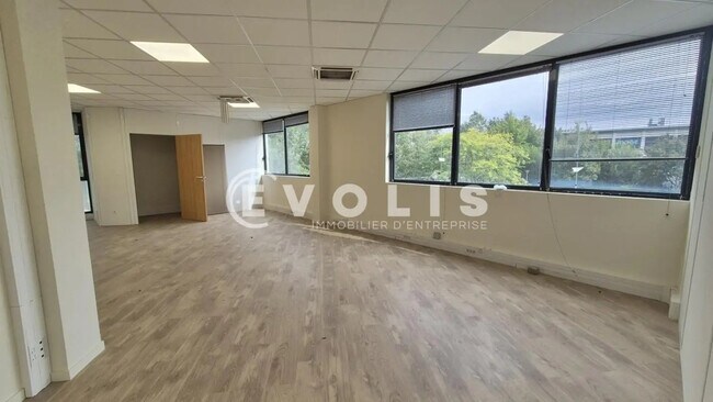 Plus de détails pour 1 N Rue De Rome, Montévrain - Bureau à louer