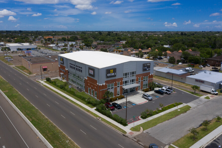 222 N Expressway, Brownsville, TX à louer - Photo de l’immeuble – Image 3 sur 10