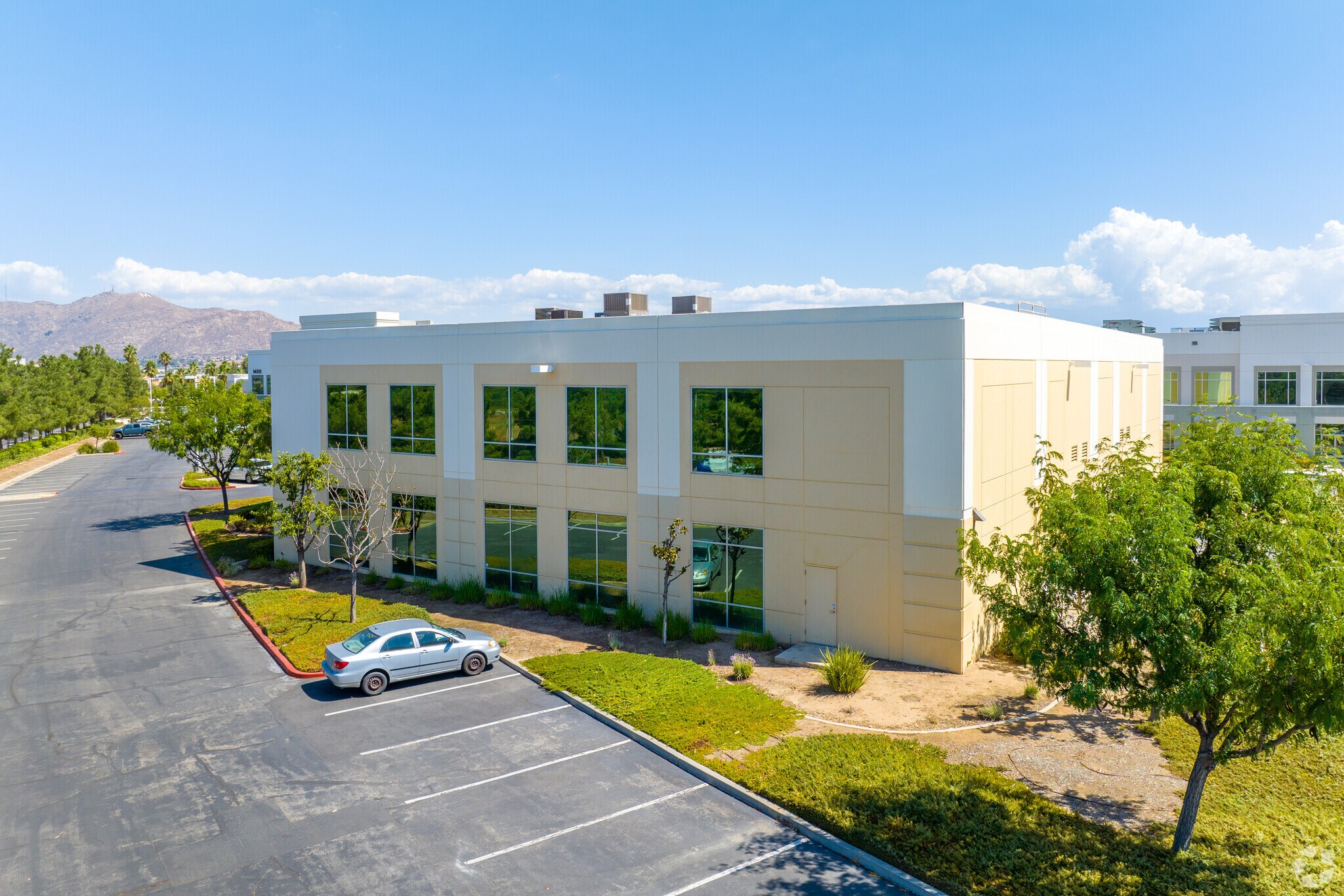 14538 Meridian Pky, Riverside, CA à vendre Photo principale– Image 1 sur 5