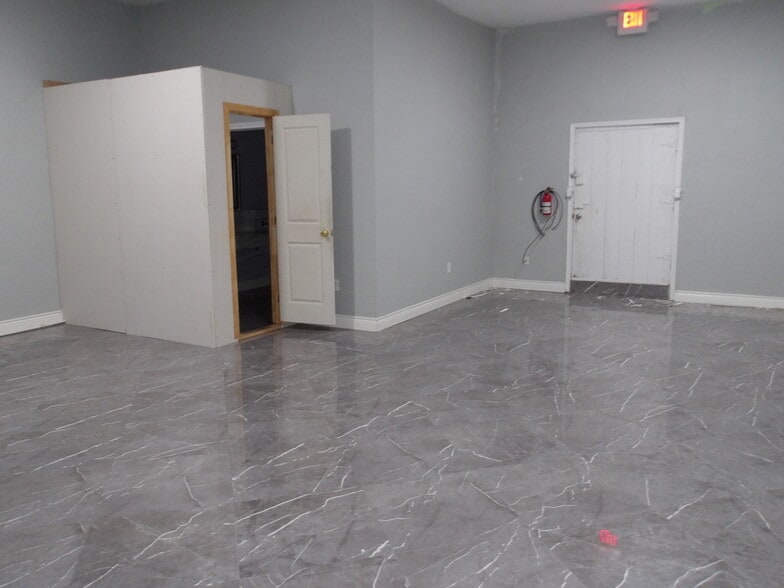 218 E Jackson St, Harlingen, TX à vendre - Photo intérieure – Image 2 sur 14