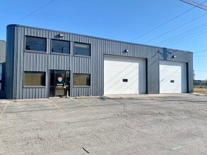 2075 S Belmont Ave, Indianapolis, IN à louer Photo de l’immeuble– Image 1 sur 2