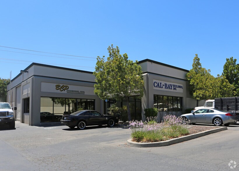 1069 Serpentine Ln, Pleasanton, CA à louer - Photo de l’immeuble – Image 1 sur 4