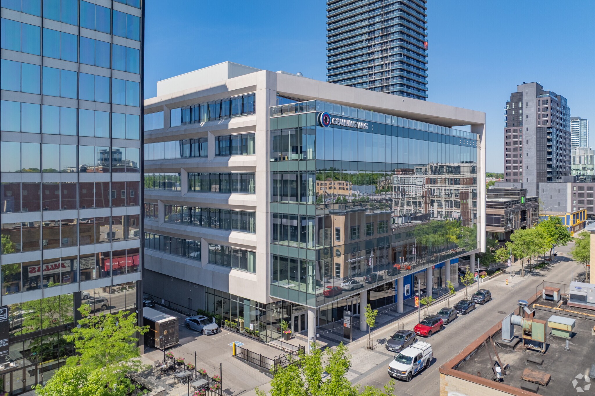 345 King St W, Kitchener, ON à louer Photo de l’immeuble– Image 1 sur 9