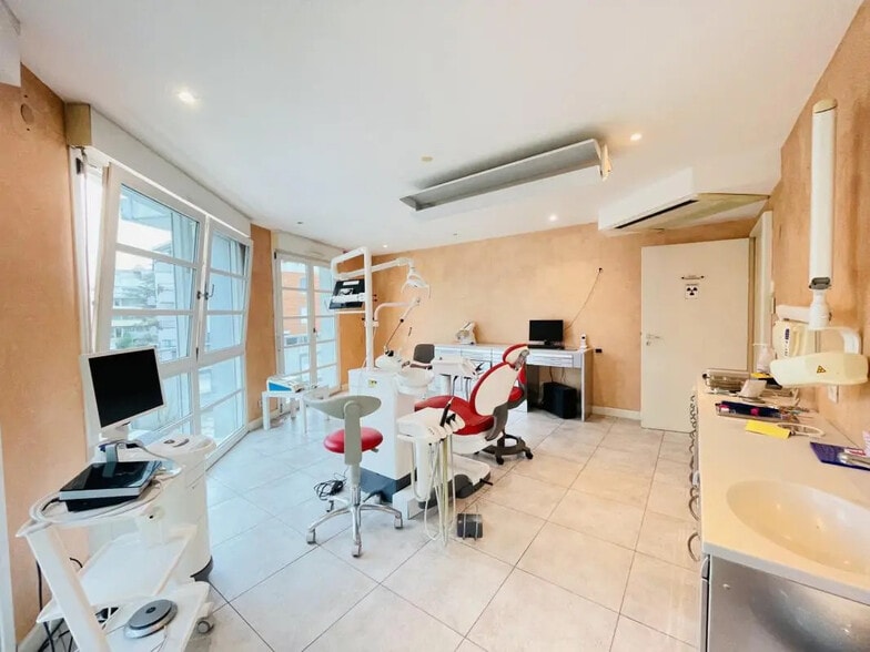 Local d'activités dans Lingolsheim à vendre - Photo de l’immeuble – Image 2 sur 12