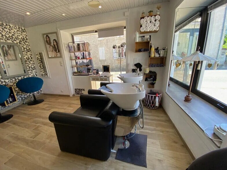 Local d'activités dans Pisany à vendre - Photo de l’immeuble – Image 3 sur 9