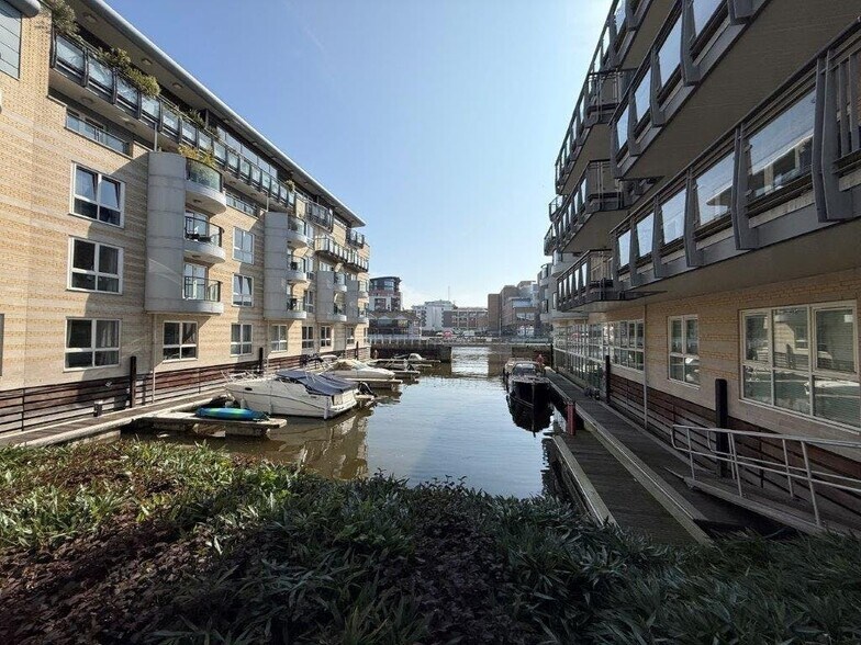 17 Marina Pl, Kingston Upon Thames à vendre - Photo de l’immeuble – Image 2 sur 6