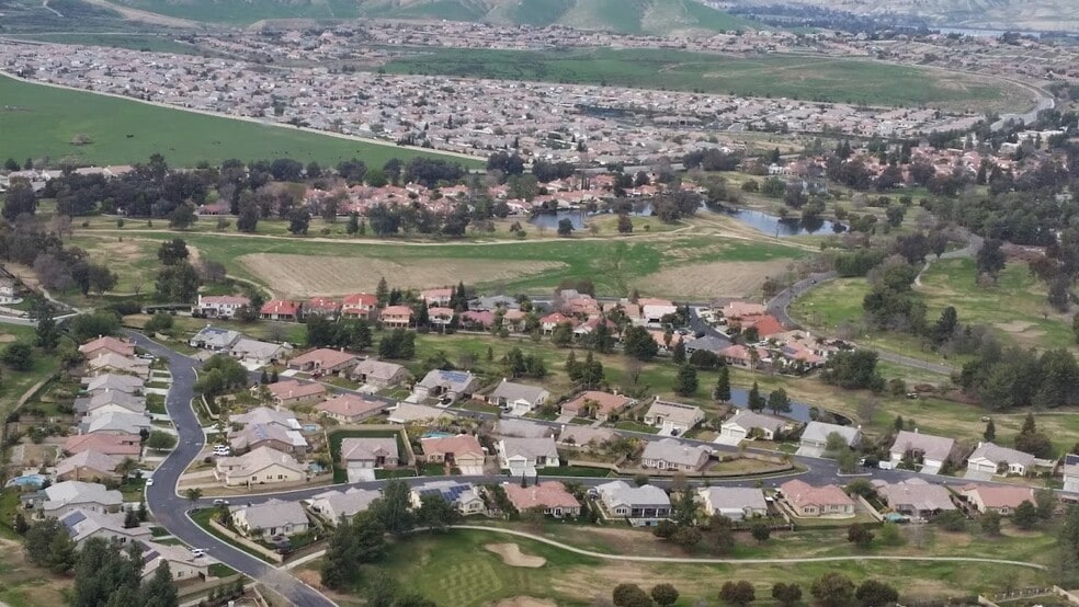 14501 Casa Club Dr, Bakersfield, CA à vendre - Photo principale – Image 1 sur 2