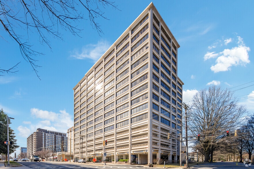 5530 Wisconsin Ave, Chevy Chase, MD à louer - Photo principale – Image 1 sur 24