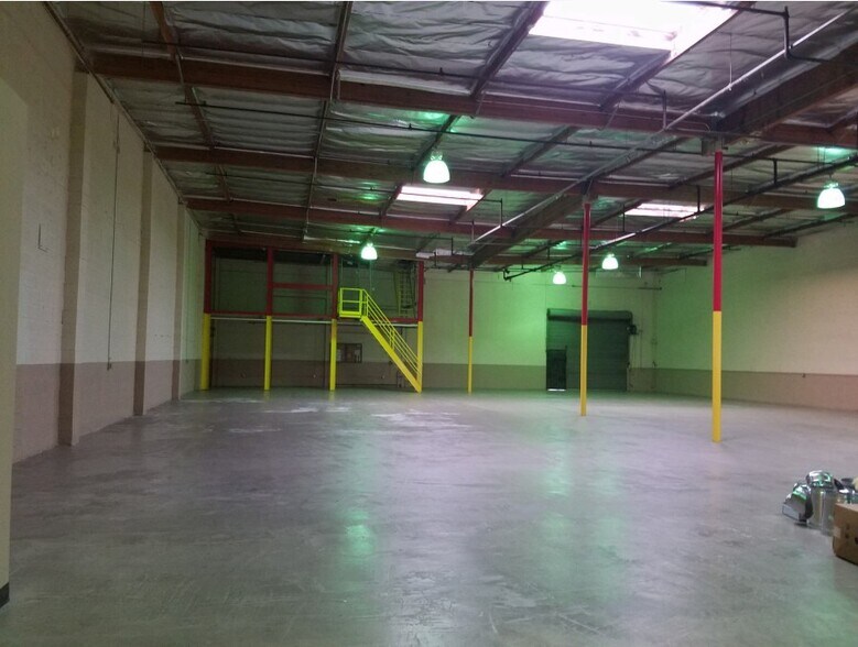 417-421 E Commercial St, Anaheim, CA à louer - Photo intérieure – Image 3 sur 7